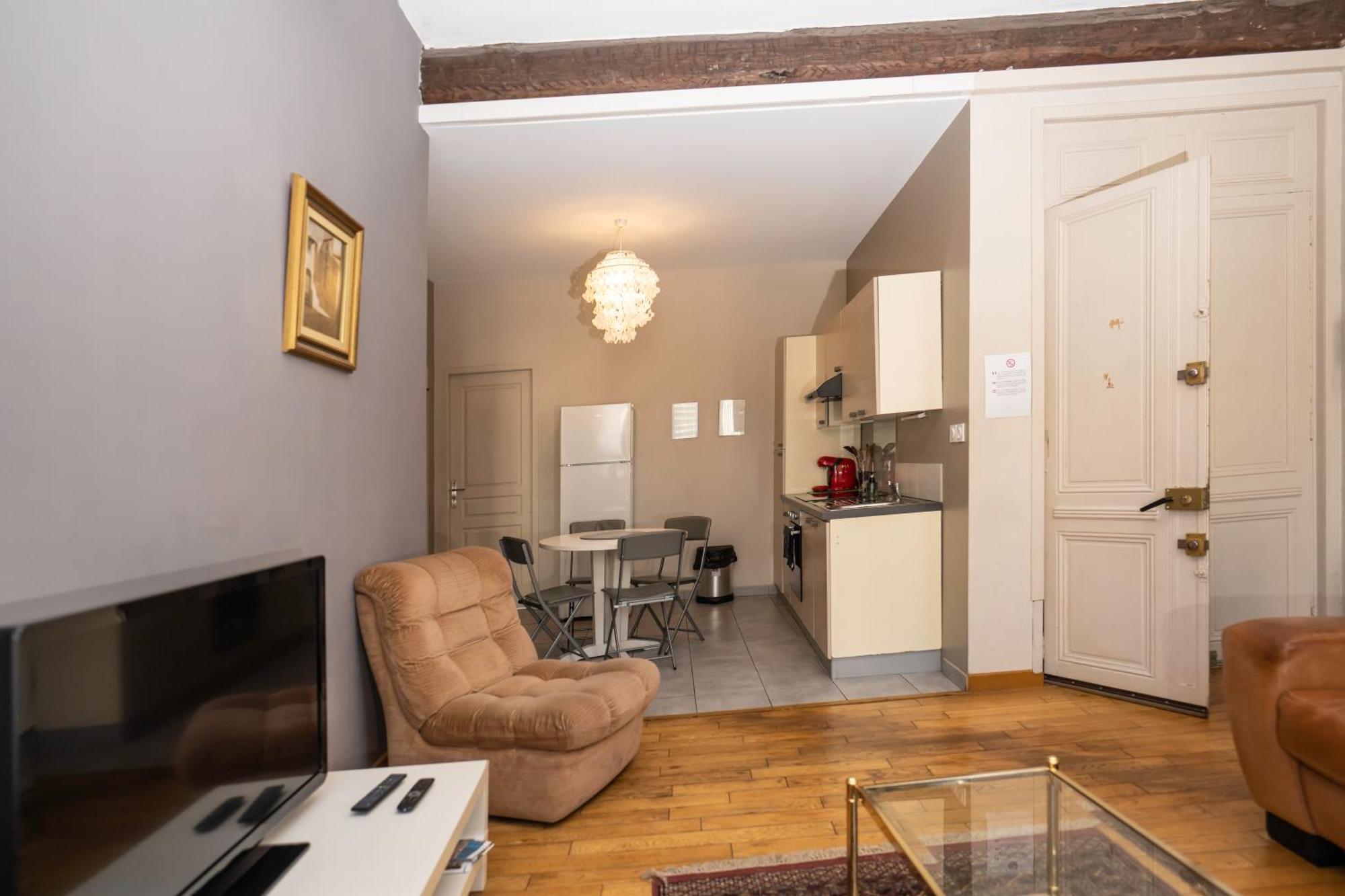 Air D'Antan: Charming 3-Star Residence in Béziers City Center Exterior photo